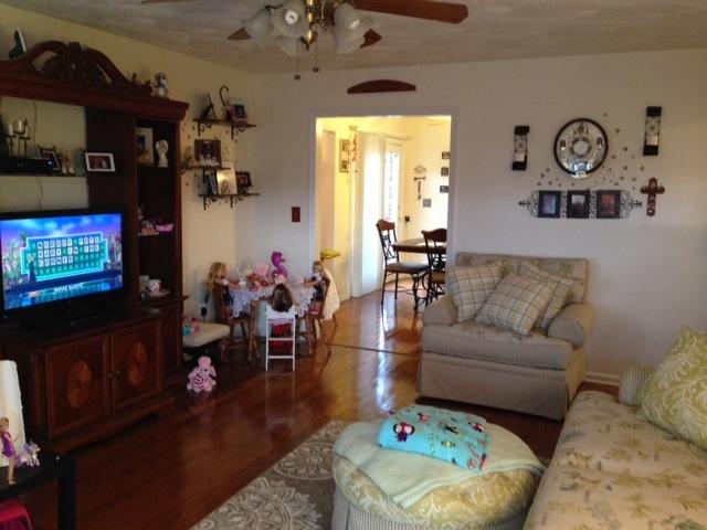 253 Londonderry Road Harrogate, TN 37752 - Photo 4 of 12 LIVING ROOM