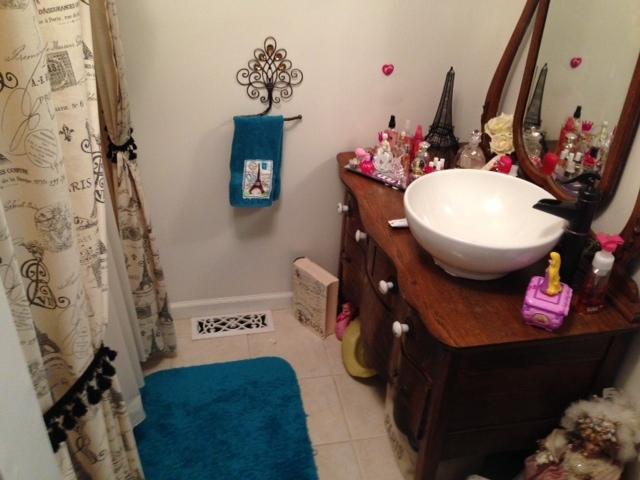 253 Londonderry Road Harrogate, TN 37752 - Photo 8 of 12 HALL BATH