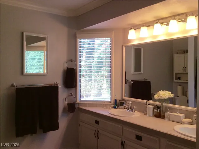 $2,795 | 2909 Crystal Bay Drive, Las Vegas, NV 89117