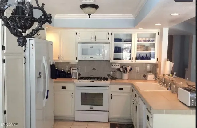 $2,795 | 2909 Crystal Bay Drive, Las Vegas, NV 89117