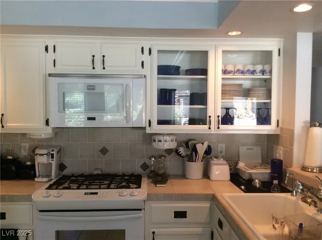 $2,795 | 2909 Crystal Bay Drive, Las Vegas, NV 89117