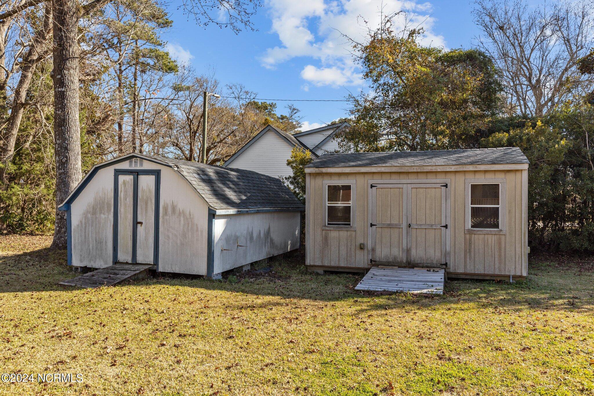 3713 Country Club Road Morehead City, NC 28557 - Photo 27 of 35 Backyard Sheds