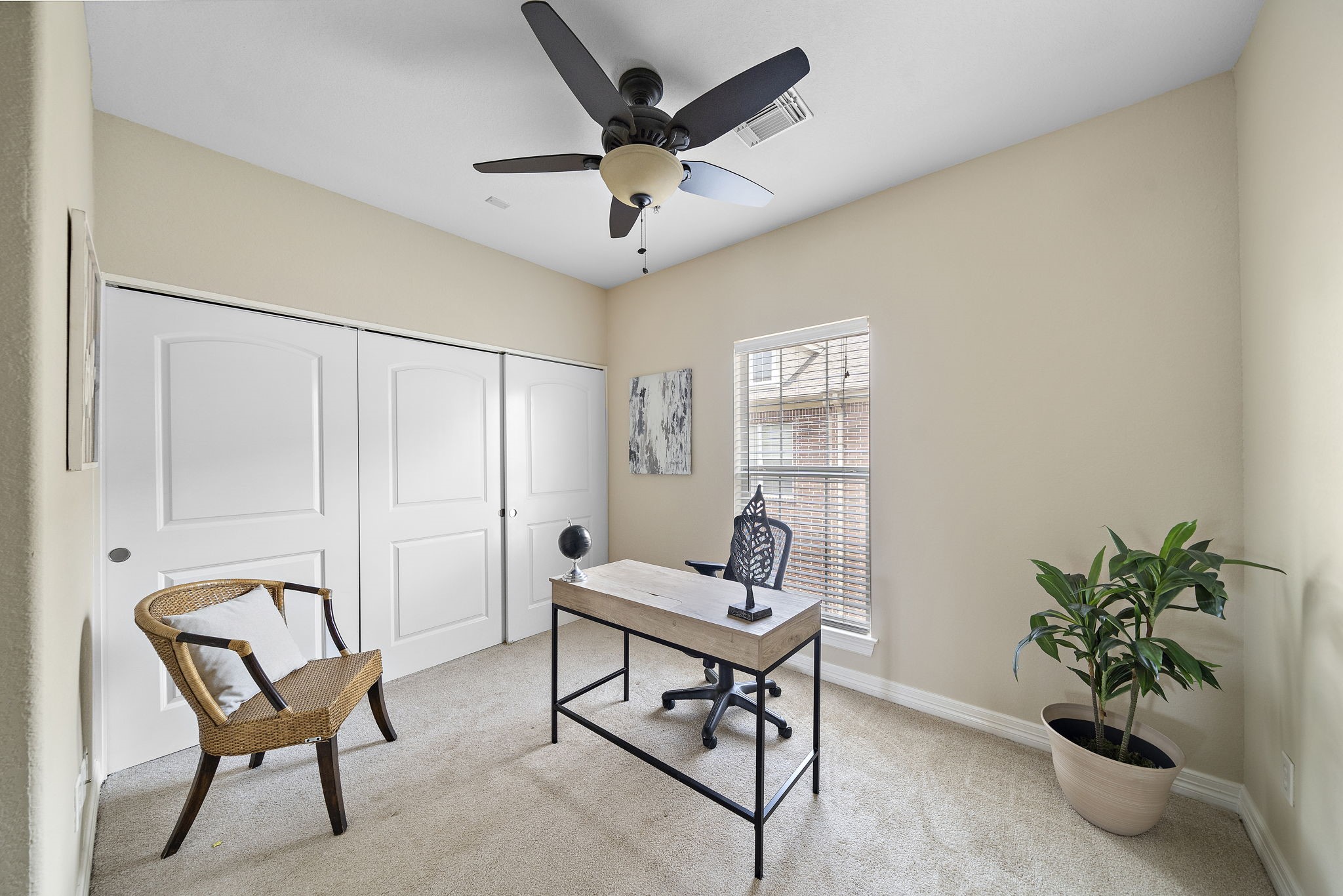 1913 Gillette Street, Unit C Houston, TX 77006 - Photo 19 of 23 a living room with furniture