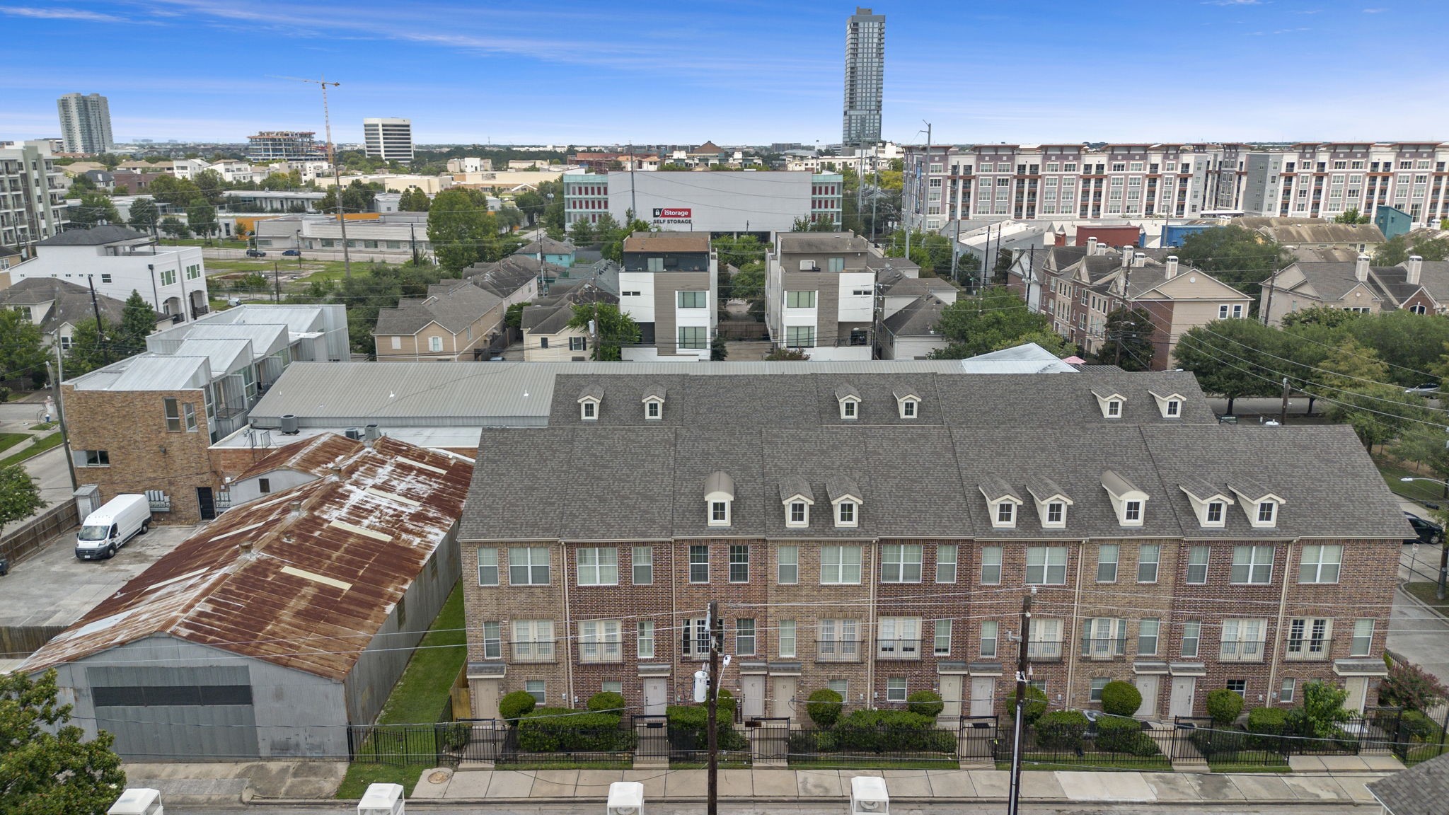 1913 Gillette Street, Unit C Houston, TX 77006 - Photo 20 of 23 a view of buildings