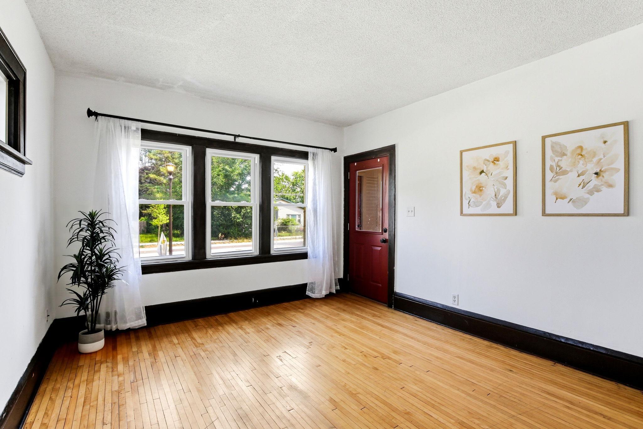 1283 Rice Street St. Paul, MN 55117 - Photo 7 of 36 Gallery Image 7