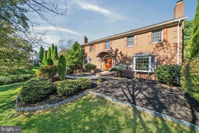a house view with a outdoor space