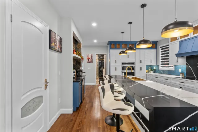 $975,000 | 370 West Mountain Road, West Simsbury, CT 06092