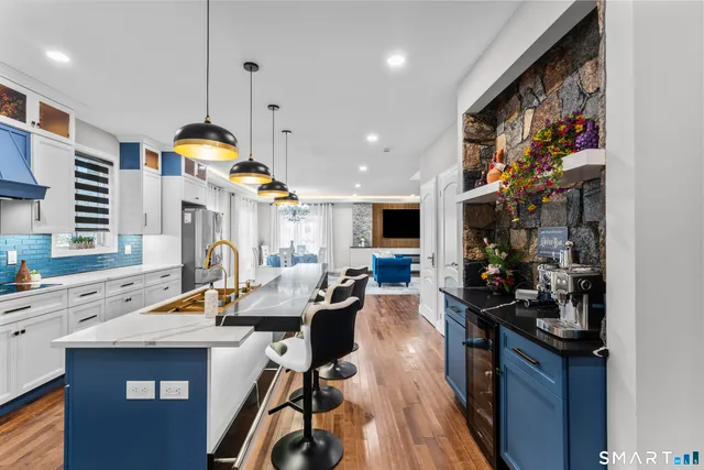 $975,000 | 370 West Mountain Road, West Simsbury, CT 06092