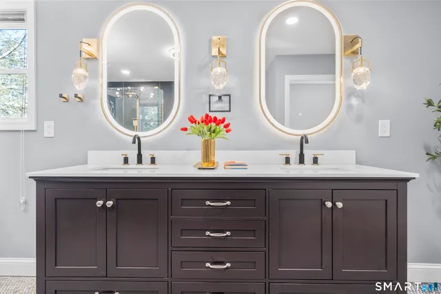 $975,000 | 370 West Mountain Road, West Simsbury, CT 06092