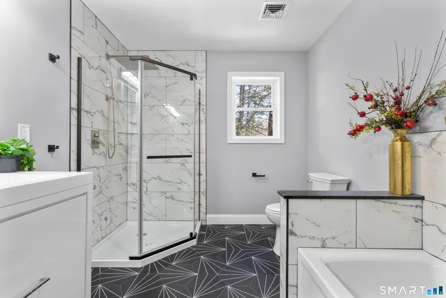 $975,000 | 370 West Mountain Road, West Simsbury, CT 06092