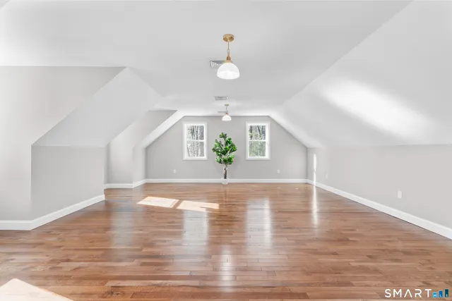 $975,000 | 370 West Mountain Road, West Simsbury, CT 06092