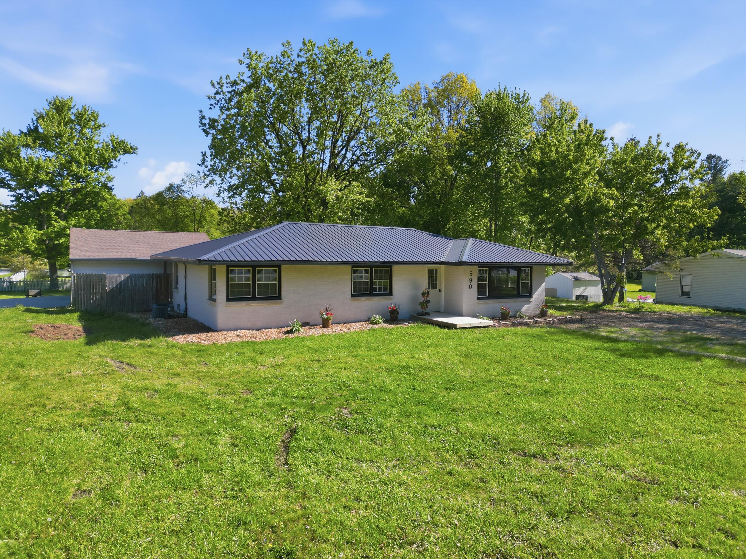 590 East Oak Hill Road Chesterton, IN 46304 - Photo 2 of 31 2500x1875