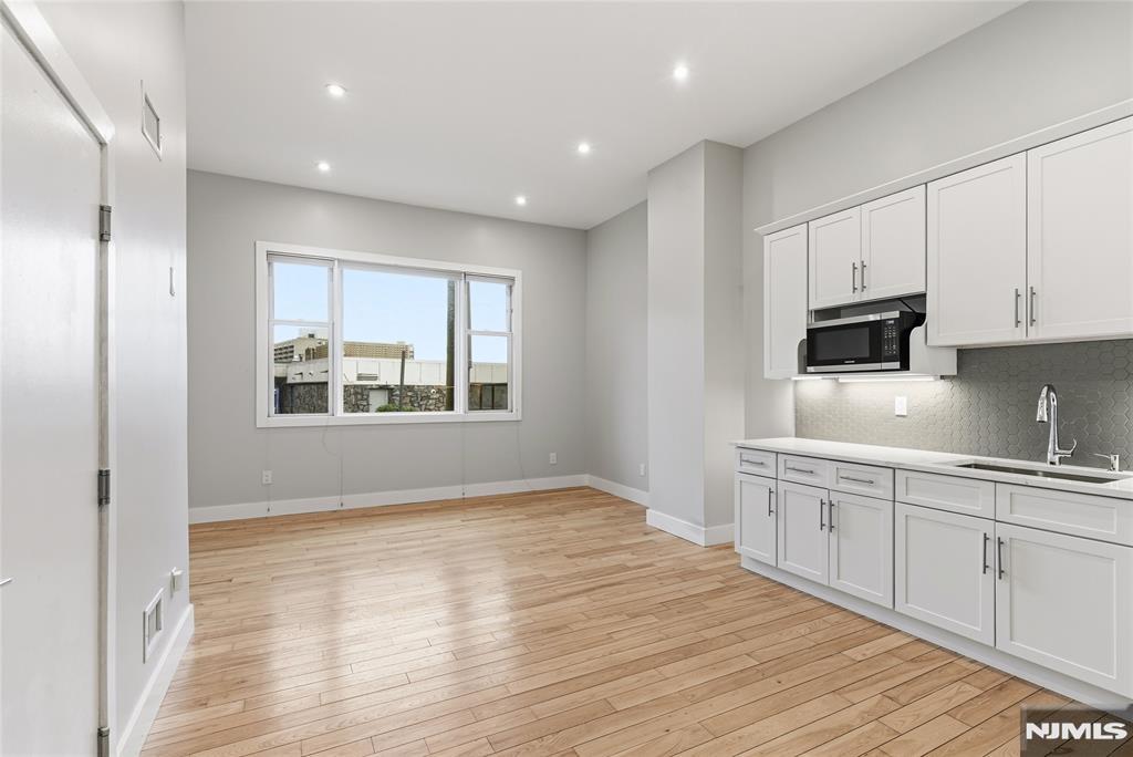 12 Dempsey Avenue, Unit A Edgewater, NJ 07020 - Photo 4 of 22
