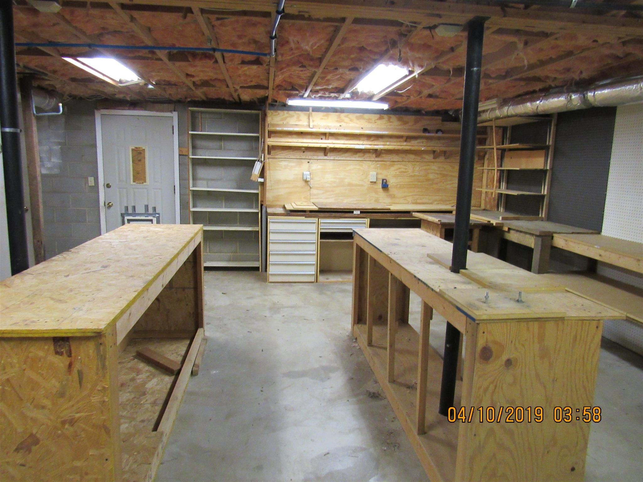 244 Pine Thicket Road McEwen, TN 37101 - Photo 5 of 26 a kitchen that has a stove and a refrigerator