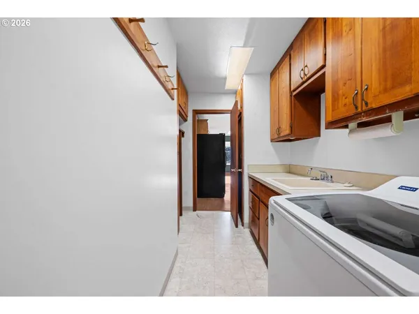 a view of utility room