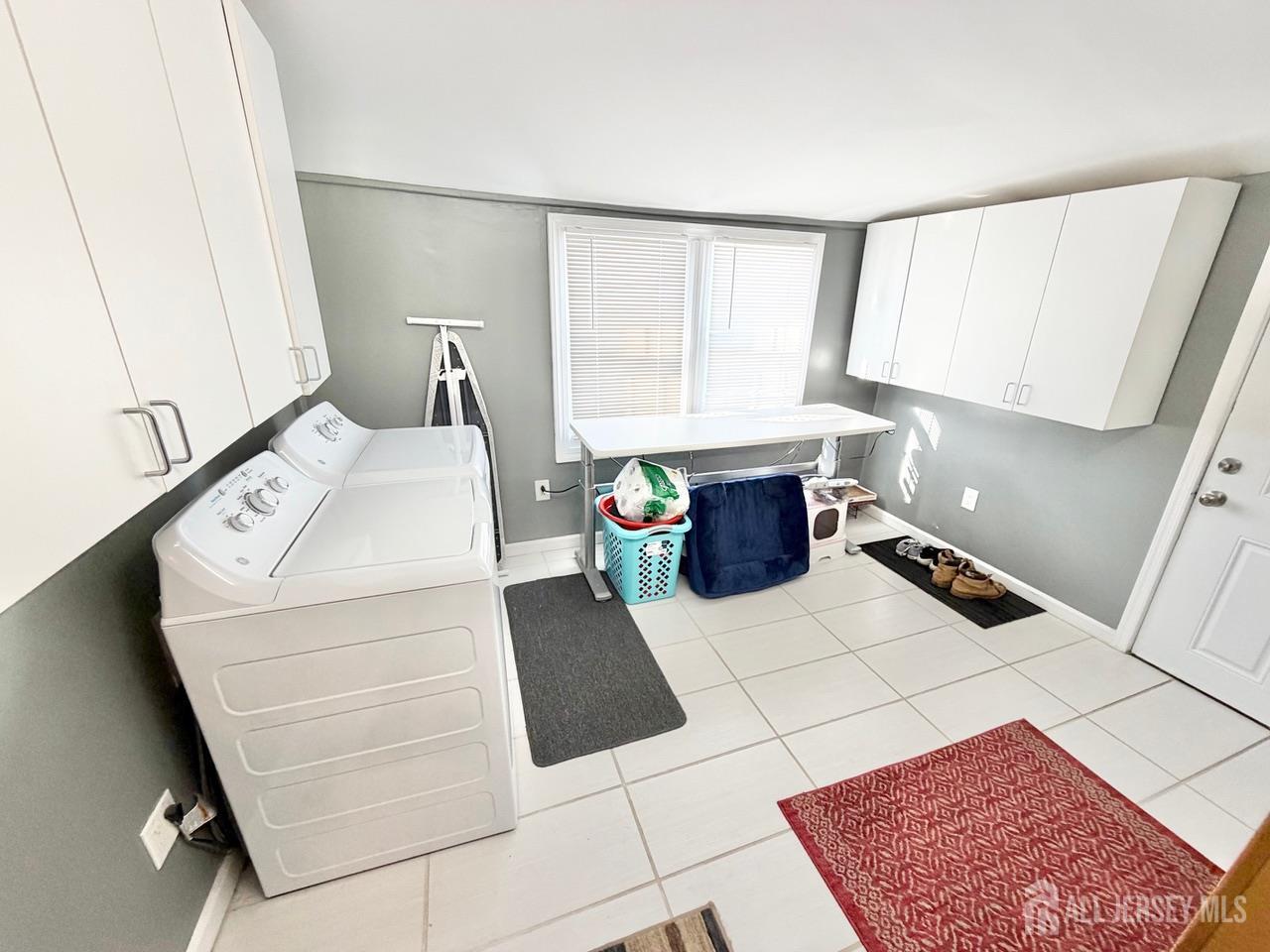 623-623 Main Street Leesburg, NJ 08327 - Photo 37 of 66 a bed room with a bed and a window