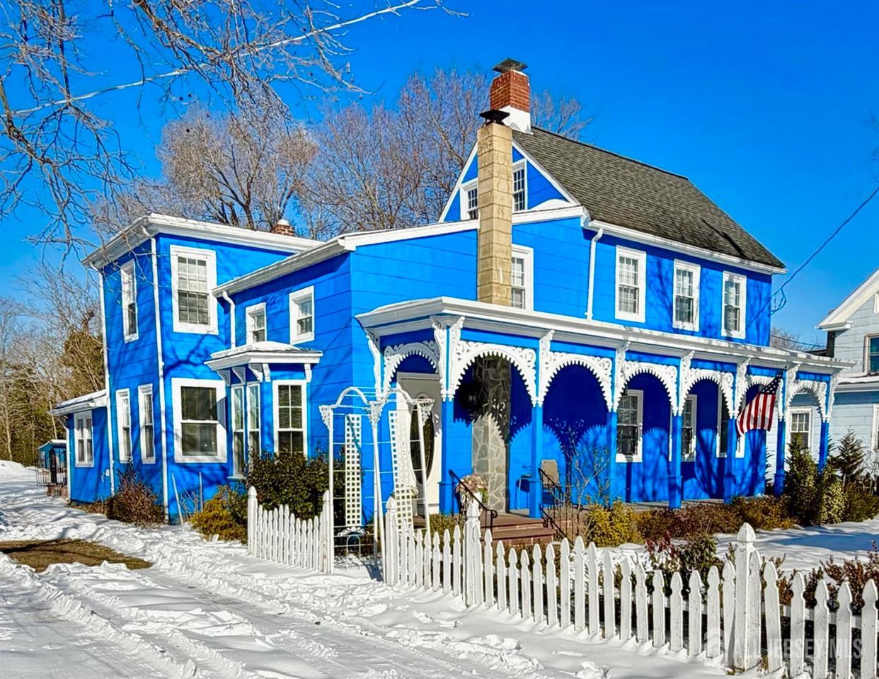 623-623 Main Street Leesburg, NJ 08327 - Photo 4 of 66 a front view of a house