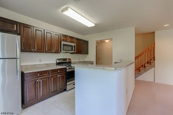 $2,525 | 2216 Gates Court, Unit 2304, Morris Plains, NJ 07950