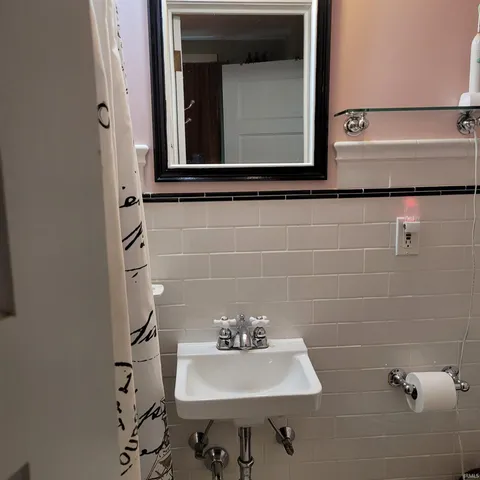 $2,600 | 720 South Park Avenue, Bloomington, IN 47401