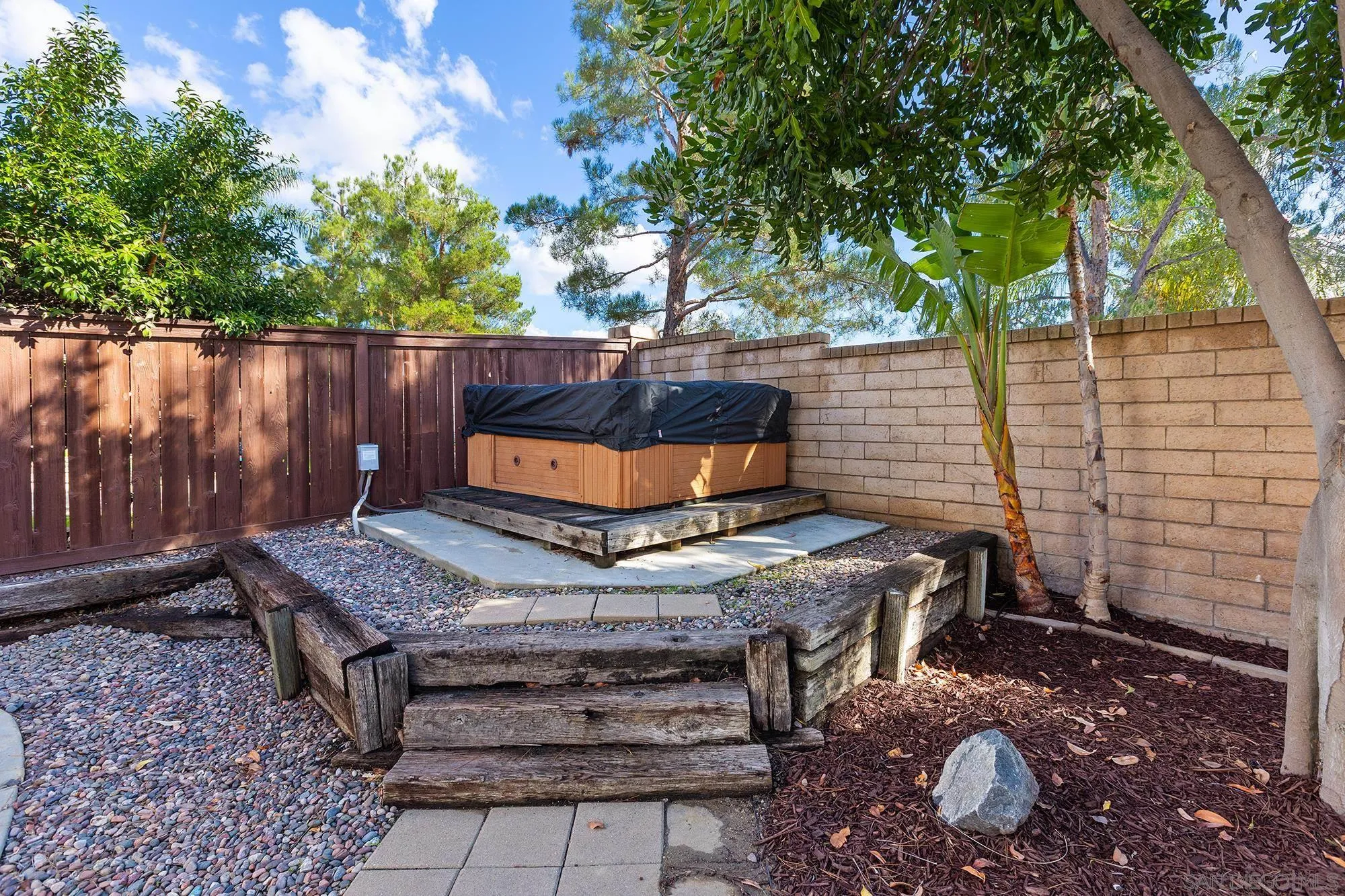 33451 Victoria Court Temecula, CA 92592 - Photo 31 of 38 a view of a yard with chairs