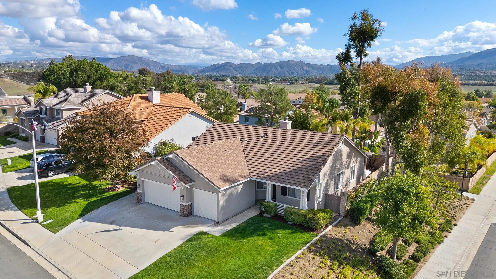 33451 Victoria Court Temecula, CA 92592 - Photo 33 of 38 an aerial view of a house