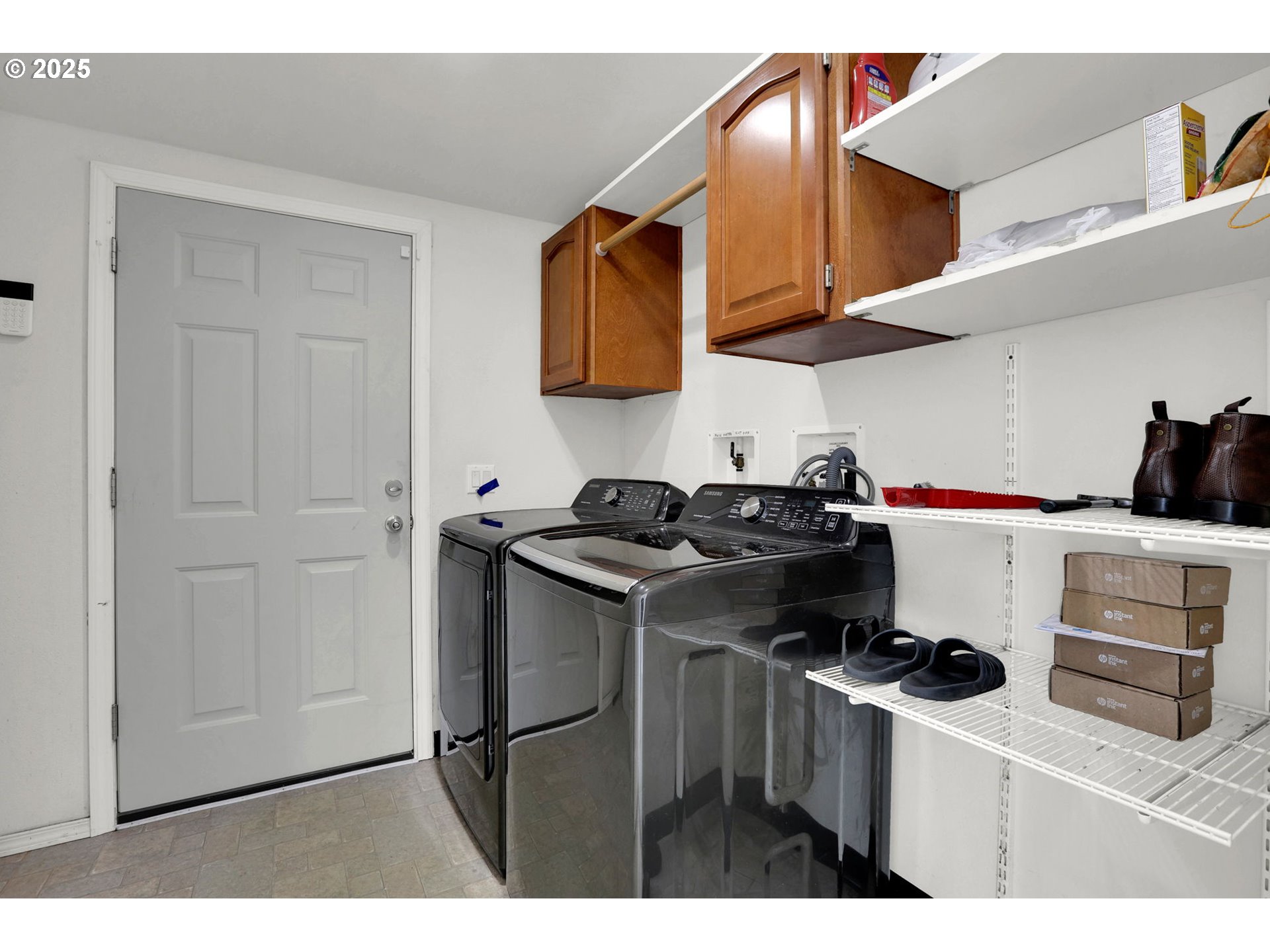 5365 Cobblestone Lane Eugene, OR 97402 - Photo 16 of 40 a kitchen with stainless steel appliances granite countertop a stove and a refrigerator