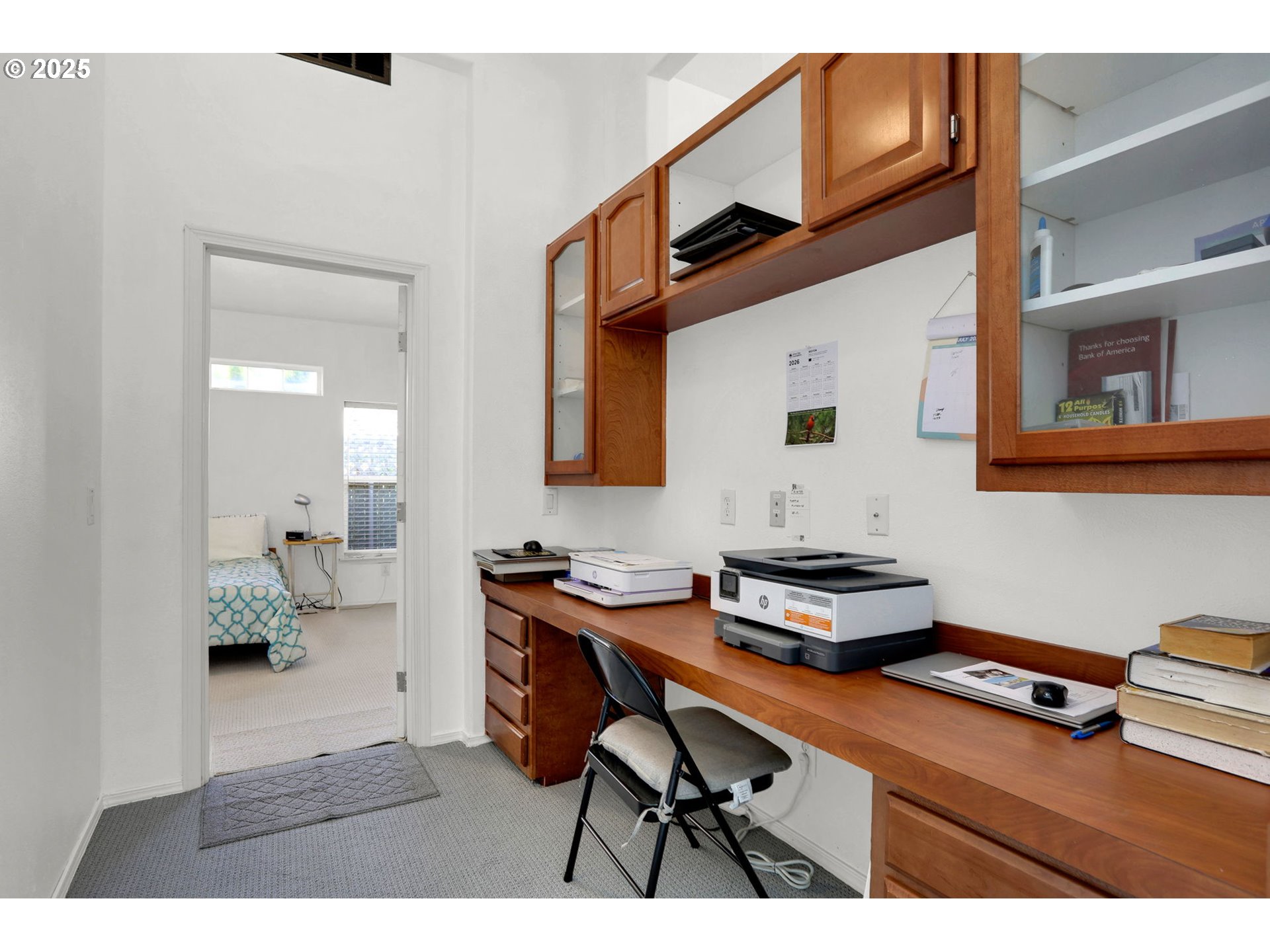 5365 Cobblestone Lane Eugene, OR 97402 - Photo 22 of 40 a living room with furniture and a table