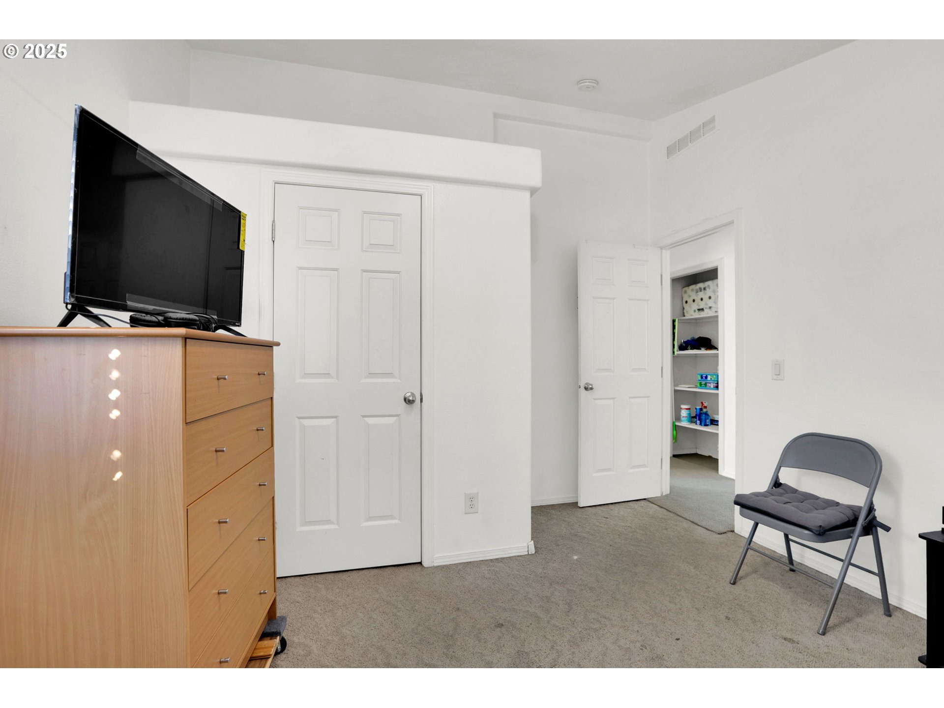 5365 Cobblestone Lane Eugene, OR 97402 - Photo 29 of 40 a living room with furniture and a flat screen tv