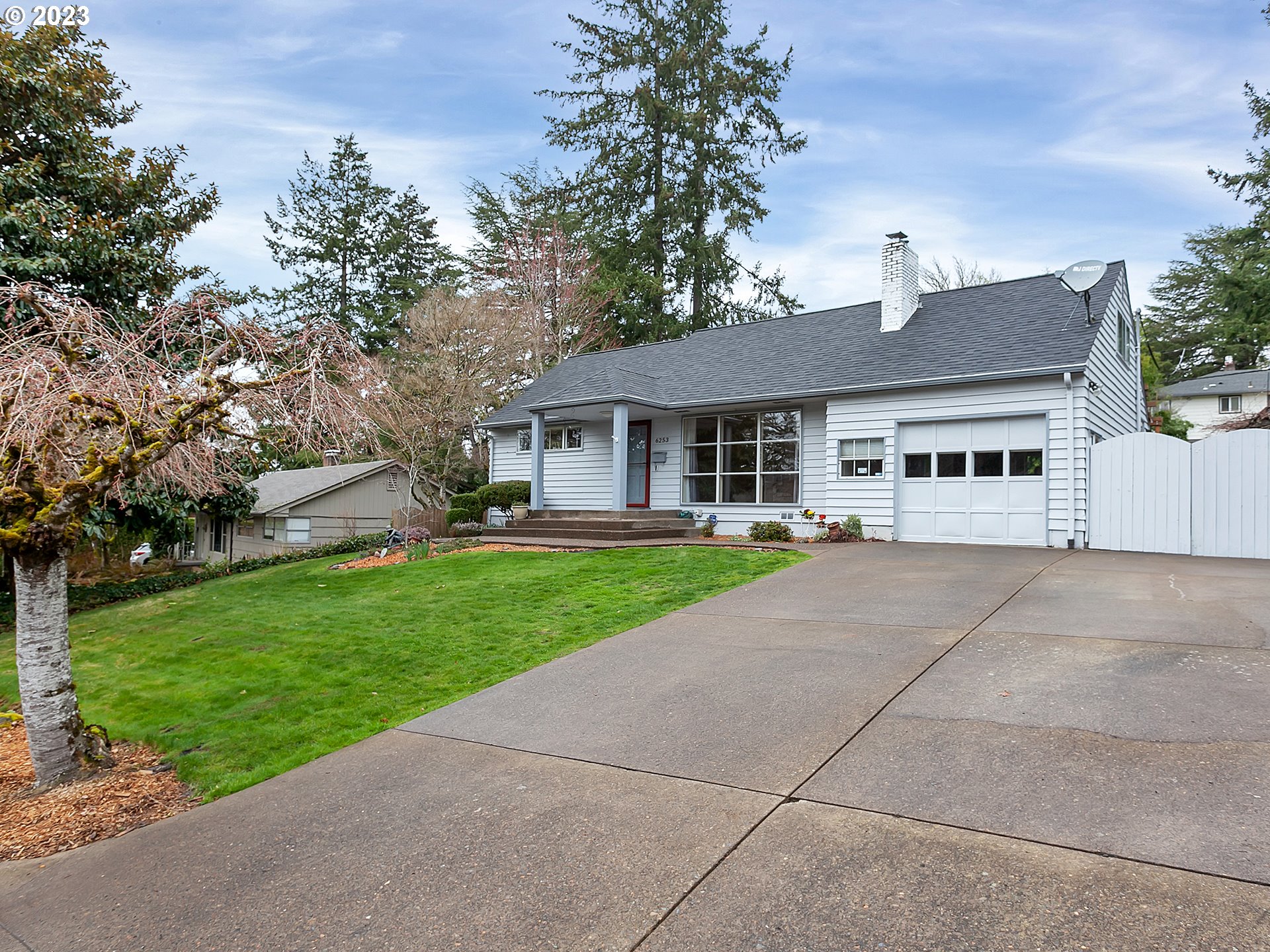 6253 Southwest 46th Place Portland, OR 97221 - Photo 1 of 31 Gallery Image 1