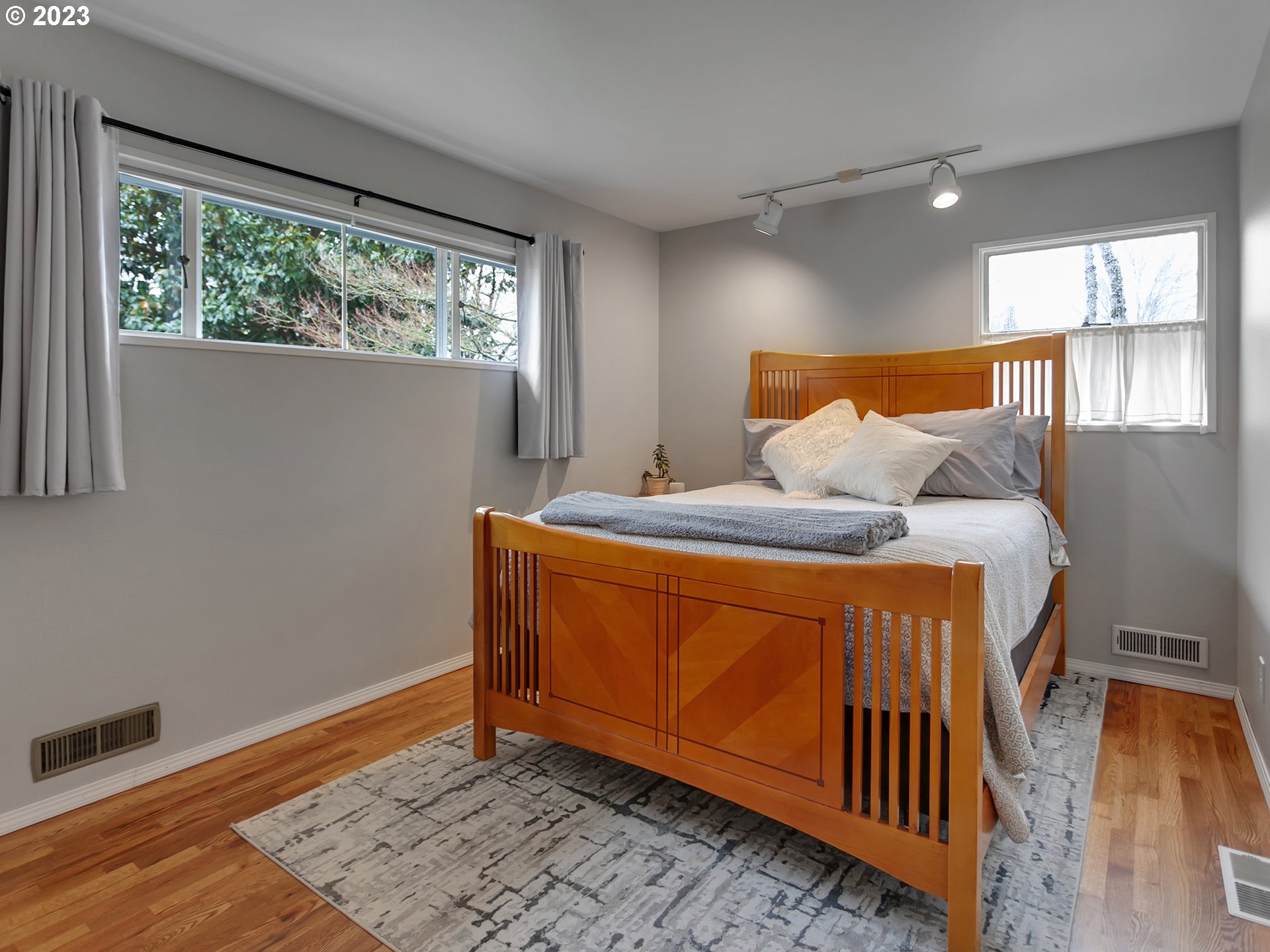 6253 Southwest 46th Place Portland, OR 97221 - Photo 13 of 31 Gallery Image 13
