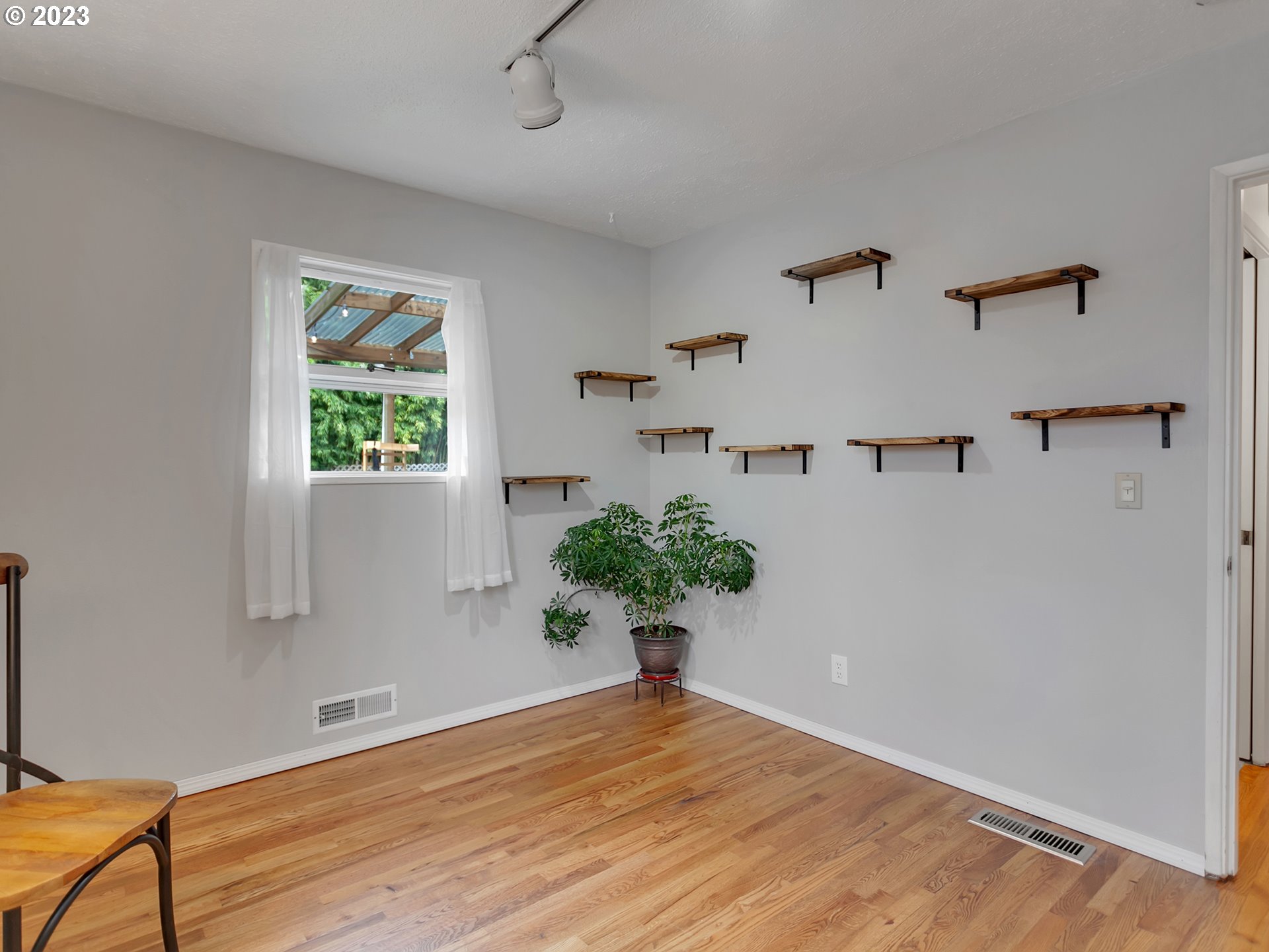6253 Southwest 46th Place Portland, OR 97221 - Photo 16 of 31 Gallery Image 16