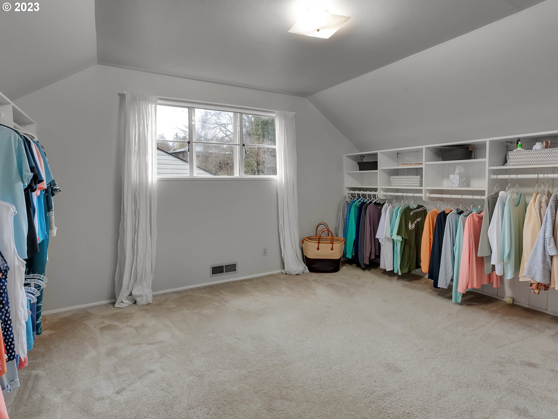 6253 Southwest 46th Place Portland, OR 97221 - Photo 17 of 31 Gallery Image 17
