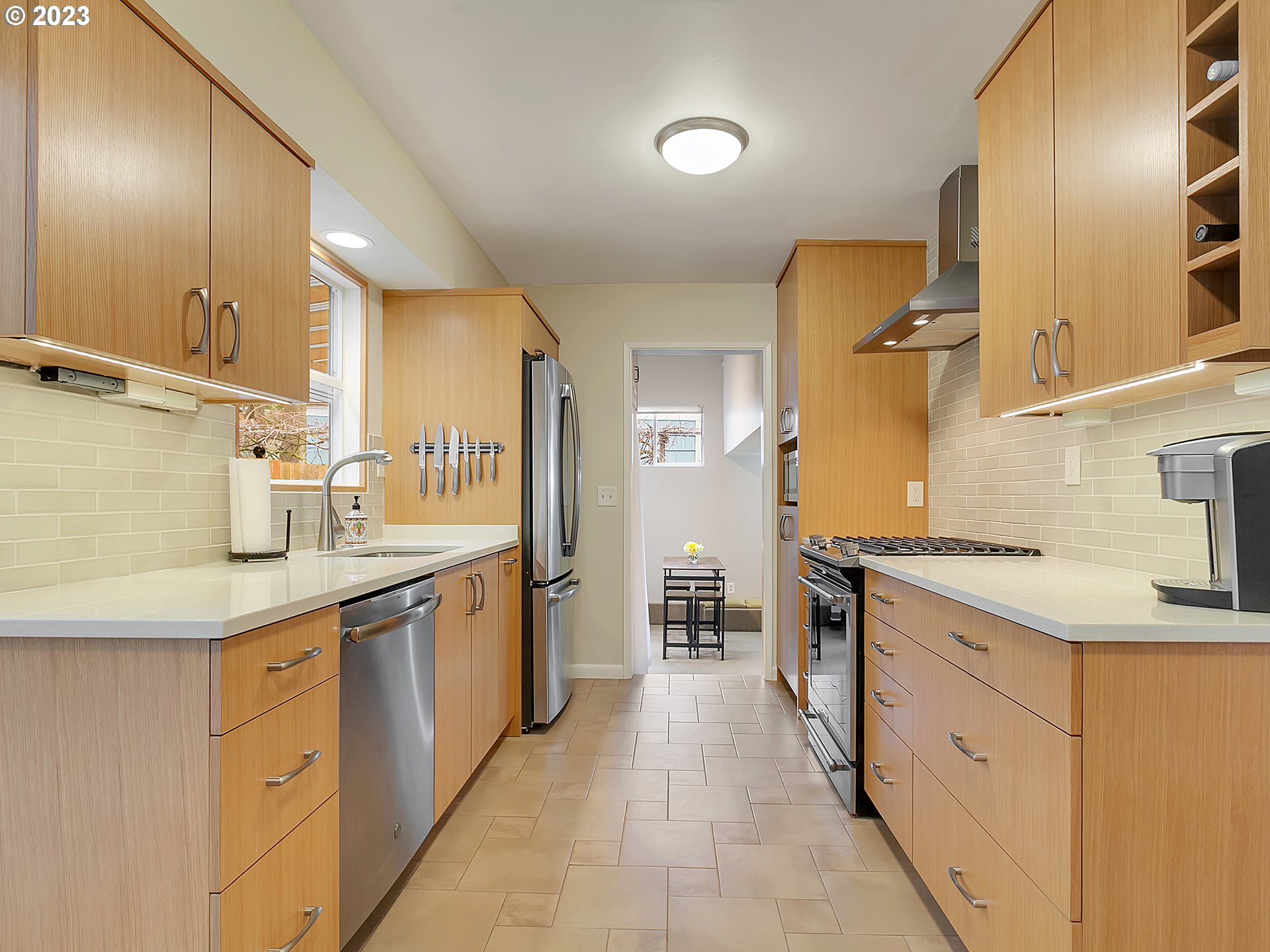6253 Southwest 46th Place Portland, OR 97221 - Photo 5 of 31 Gallery Image 5