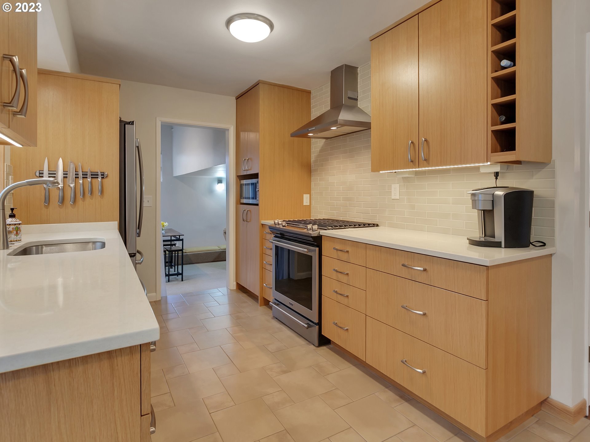 6253 Southwest 46th Place Portland, OR 97221 - Photo 6 of 31 Gallery Image 6