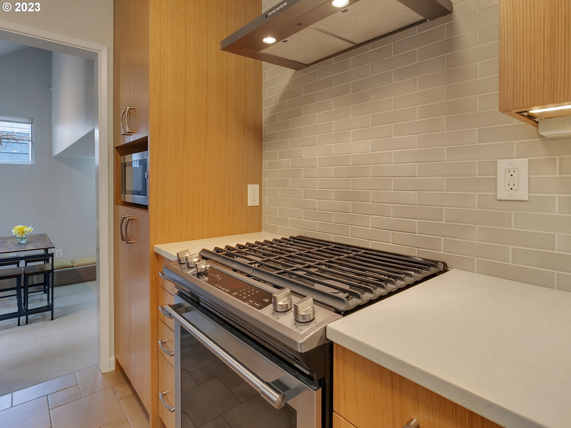 6253 Southwest 46th Place Portland, OR 97221 - Photo 7 of 31 Gallery Image 7