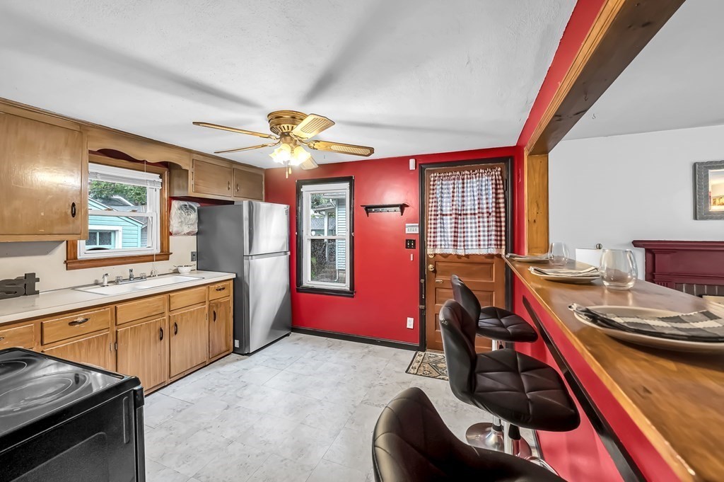 74 Newhall Street Springfield, MA 01109 - Photo 11 of 42