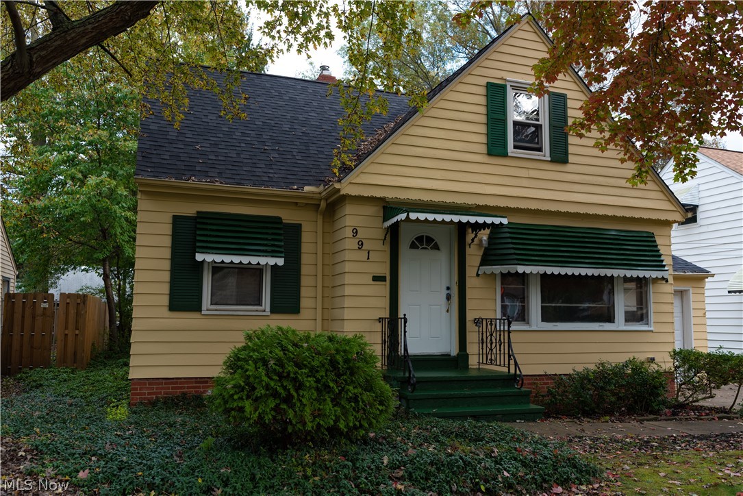 991 West Green Road Cleveland, OH 44121 - Photo 3 of 29 Front wide vew