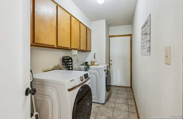 $449,900 | 101 Country, Castroville, TX 78009