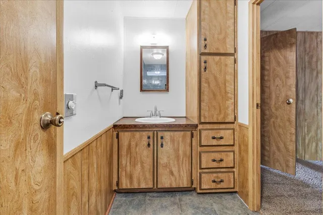 a view of a entryway with closet