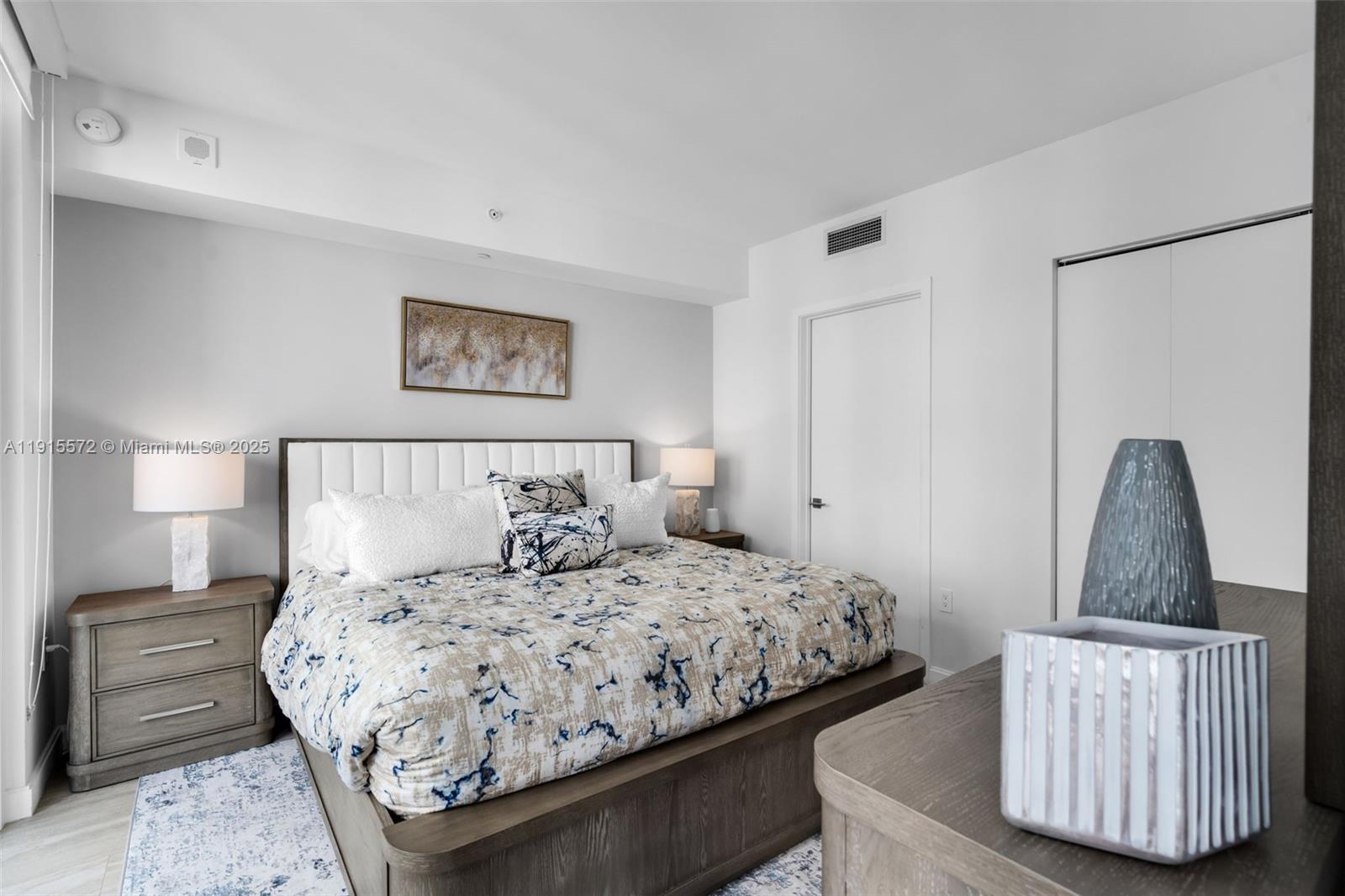 55 Southwest 9th Street, Unit 4008 Miami, FL 33130 - Photo 9 of 36 a bedroom with a bed and a couch