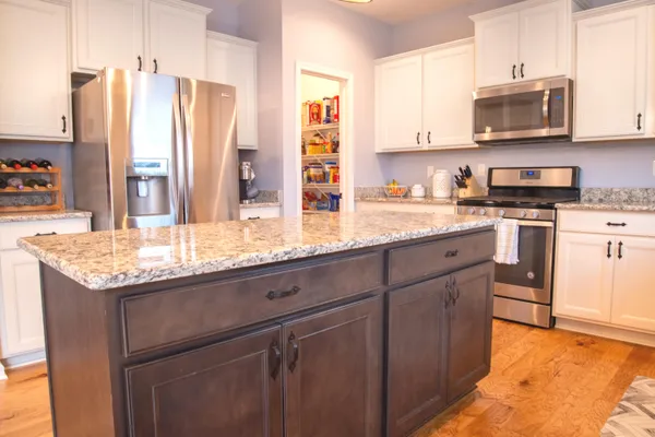 $450,000 | 7626 Abigail Drive, Ypsilanti, MI 48198