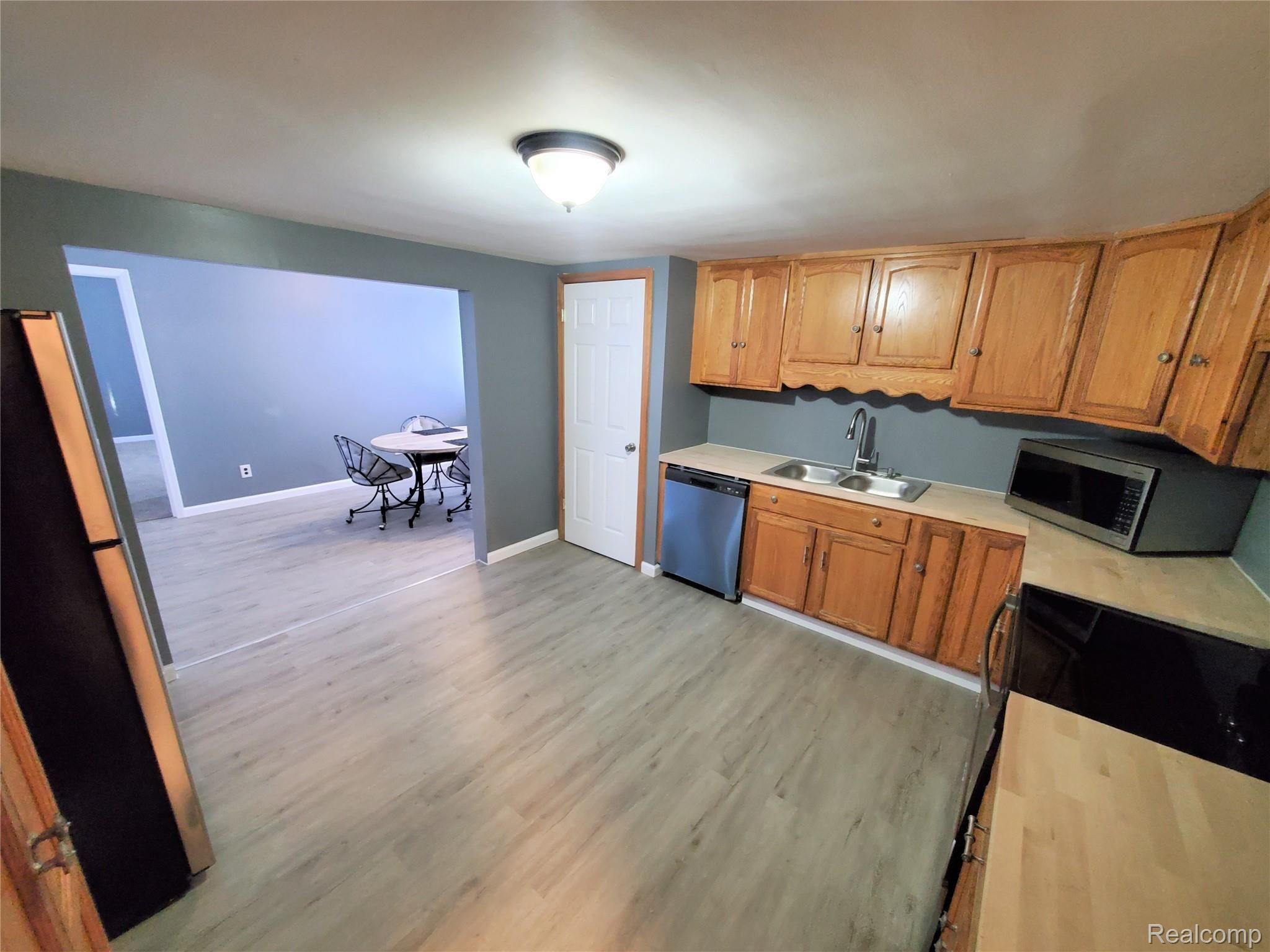 1397 South Graham Road Flint, MI 48532 - Photo 10 of 38 12) Kitchen - 12x12 - 1397 S Graham Rd. Flint, MI (3)