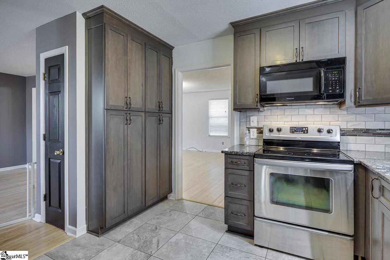 1301 Winding Way Taylors, SC 29687 - Photo 12 of 37