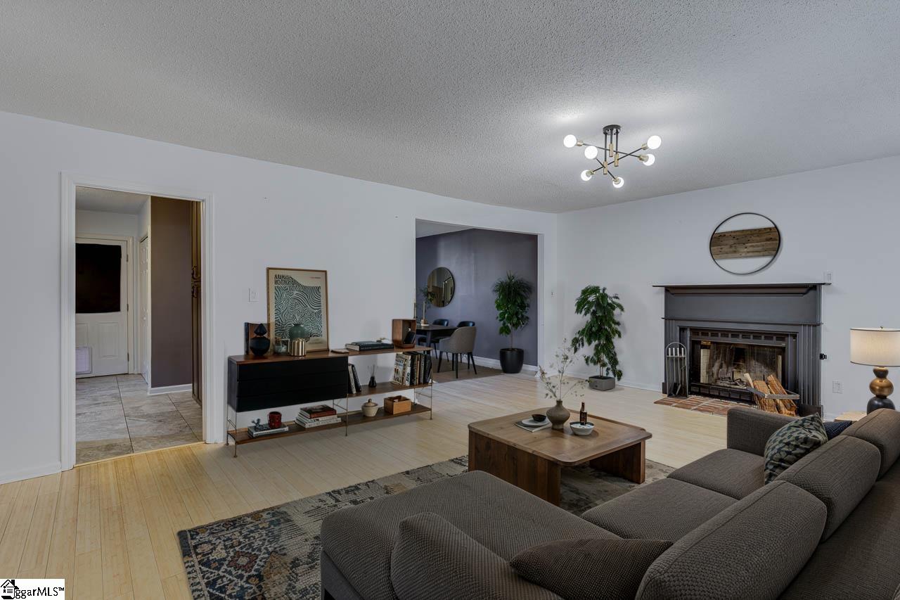 1301 Winding Way Taylors, SC 29687 - Photo 3 of 37