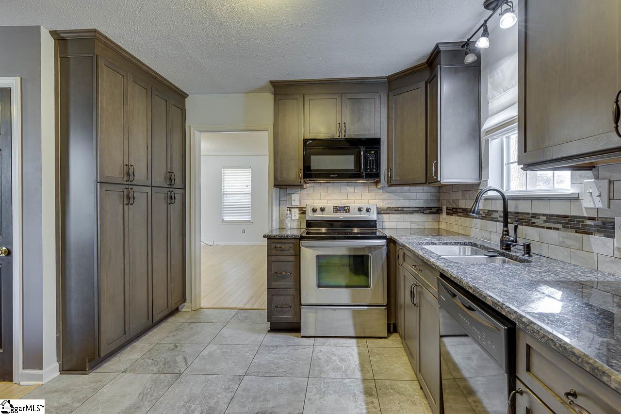 1301 Winding Way Taylors, SC 29687 - Photo 32 of 37