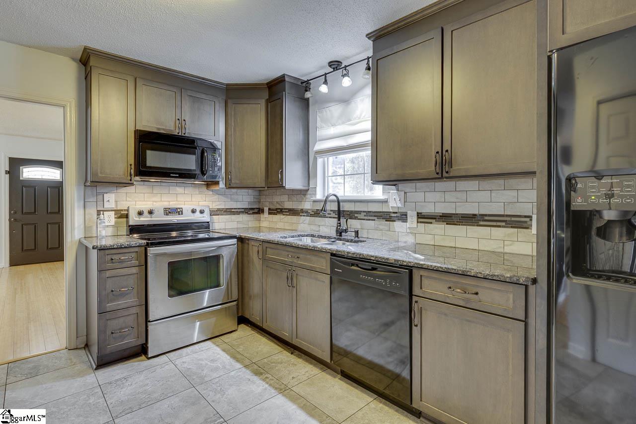 1301 Winding Way Taylors, SC 29687 - Photo 33 of 37