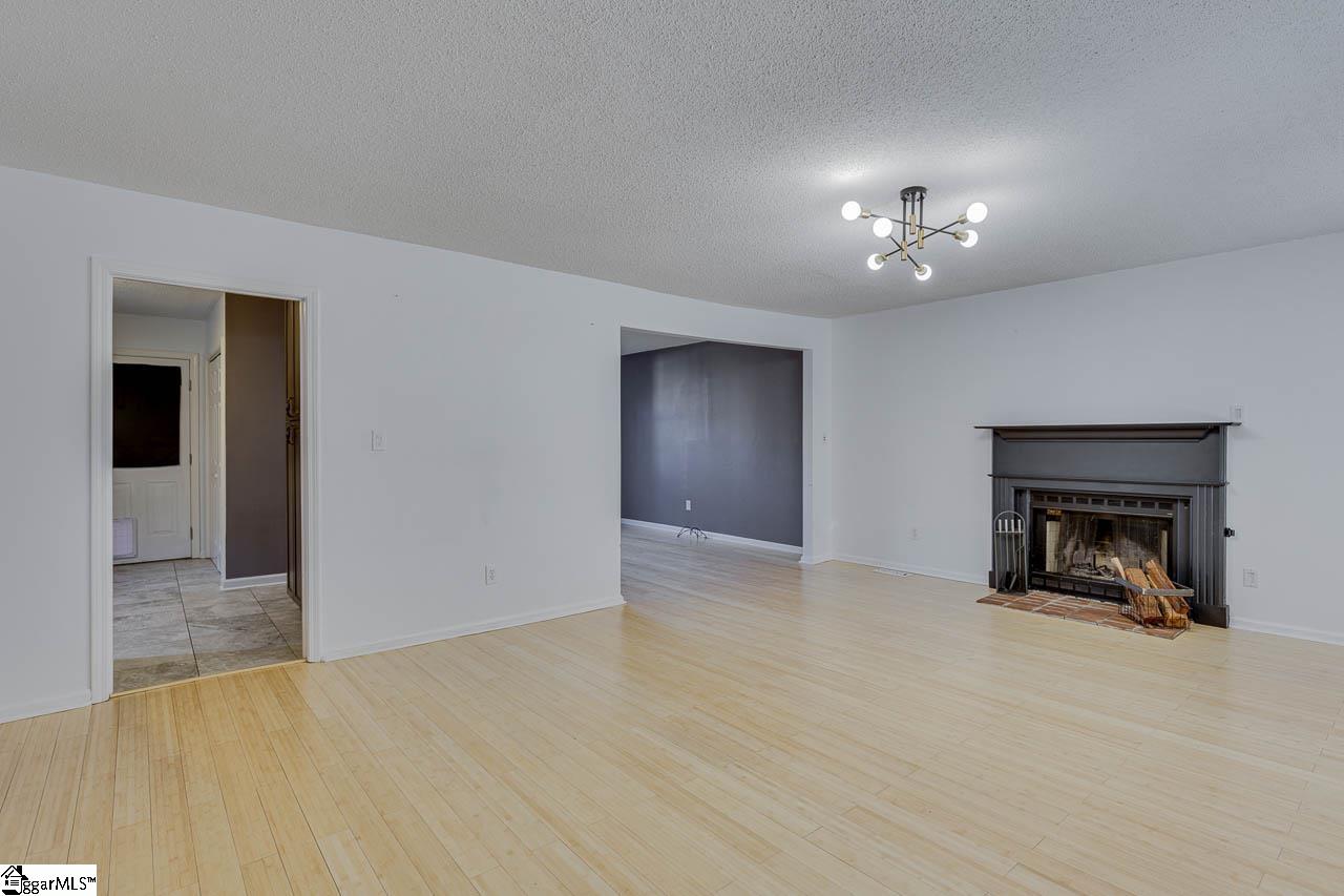 1301 Winding Way Taylors, SC 29687 - Photo 4 of 37