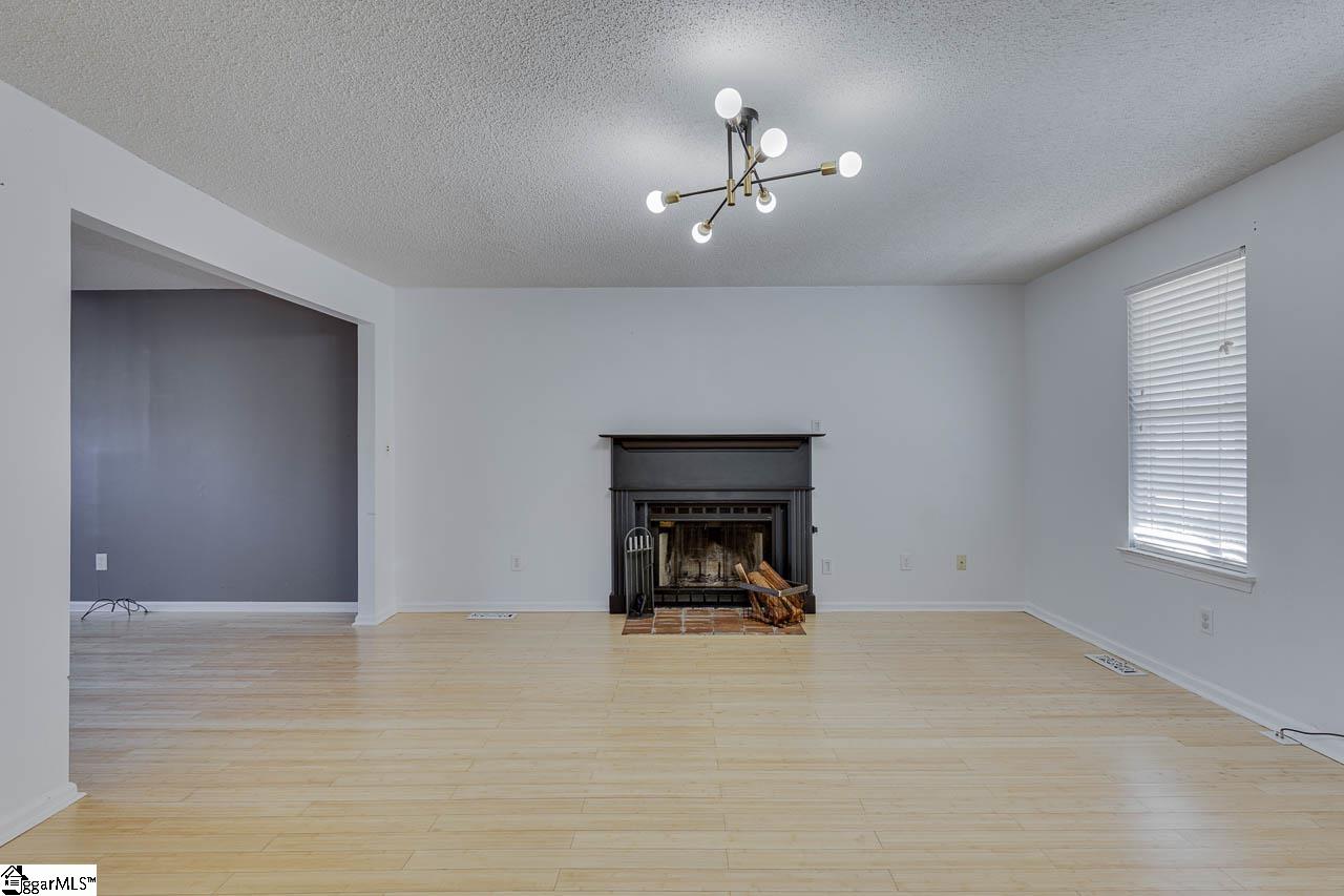 1301 Winding Way Taylors, SC 29687 - Photo 5 of 37