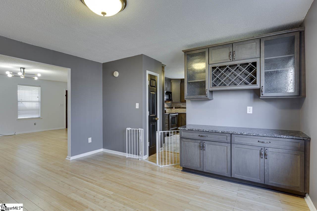 1301 Winding Way Taylors, SC 29687 - Photo 10 of 37