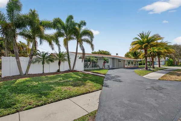 $4,200 | 268 Southeast 8th Avenue, Deerfield Beach, FL 33441
